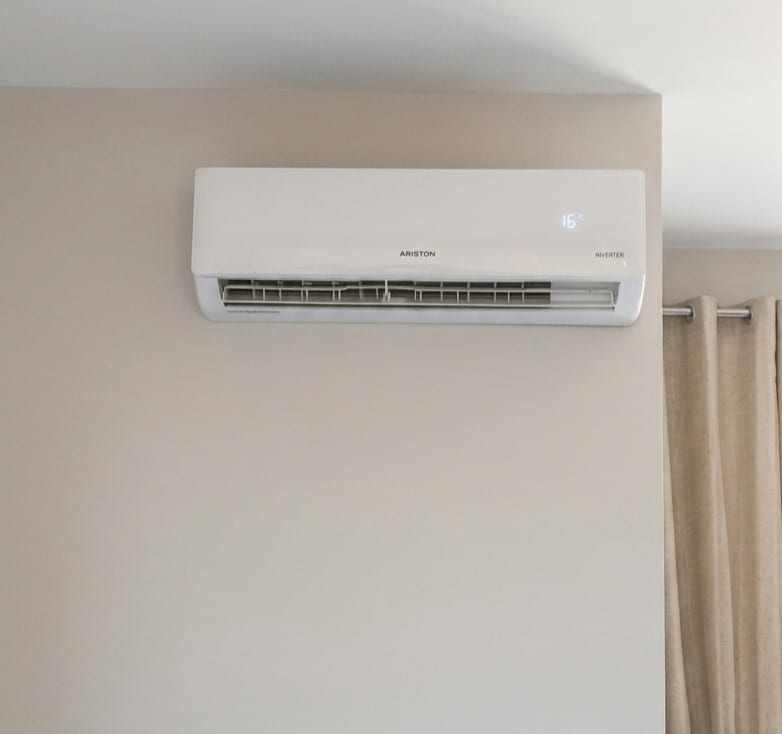 Ar-condicionado split instalado em ambiente residencial climatizado em Anchieta – ES
